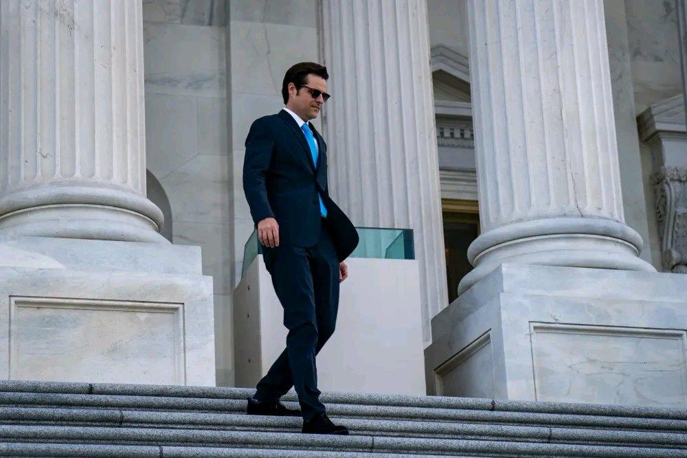 《纽约时报》曝的这则佛州17岁少女为买牙套与众议员性交易的新闻，简直毁三观。这少