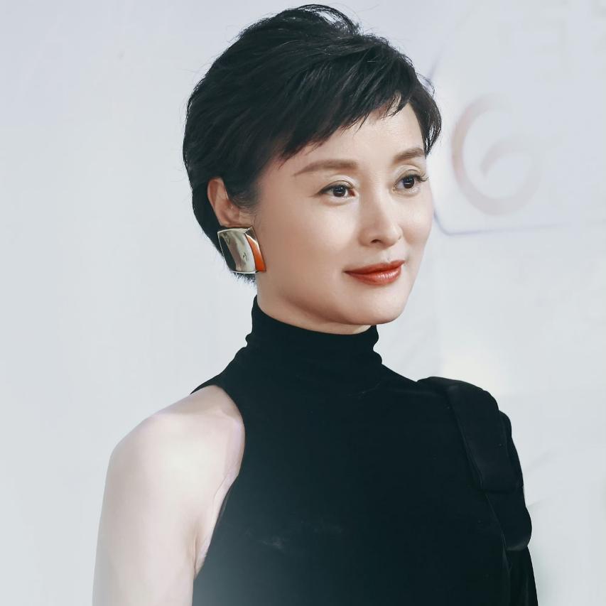 演员吴越说：“我其实对我的外貌，一直是不自信的，因为我从来都不觉得我好看，而且事