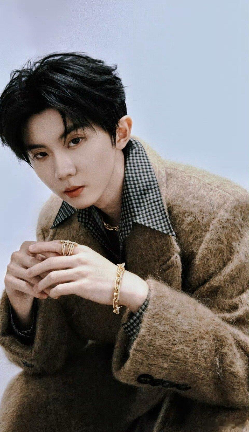 偶遇马嘉祺考驾照 有网友偶遇马嘉祺考科目三了，终于要拿驾照了！ 