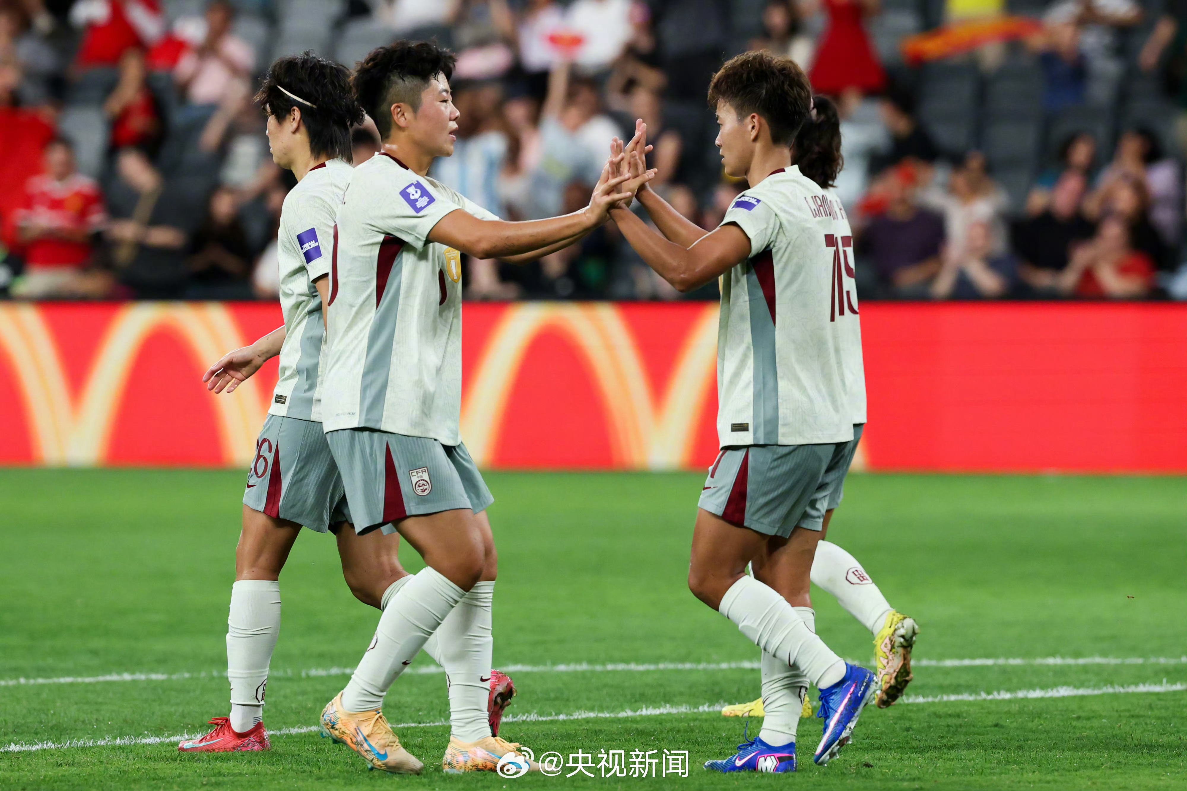 从去年东亚杯和今年英伦热身赛就可以看出，中国女足实力与四年前亚洲杯相比，直线下滑