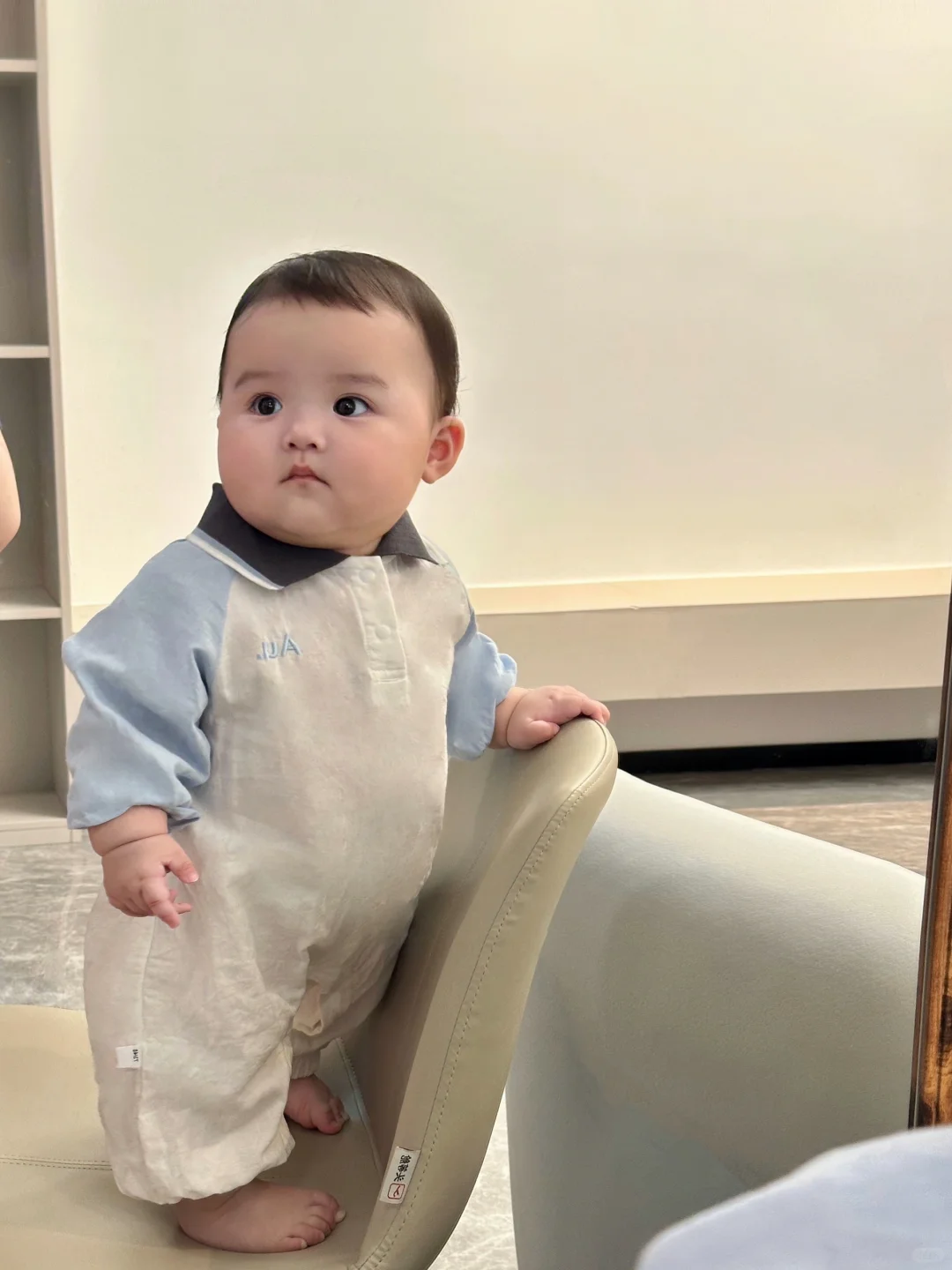 好喜欢我的胖宝宝，你像一个小手办！！