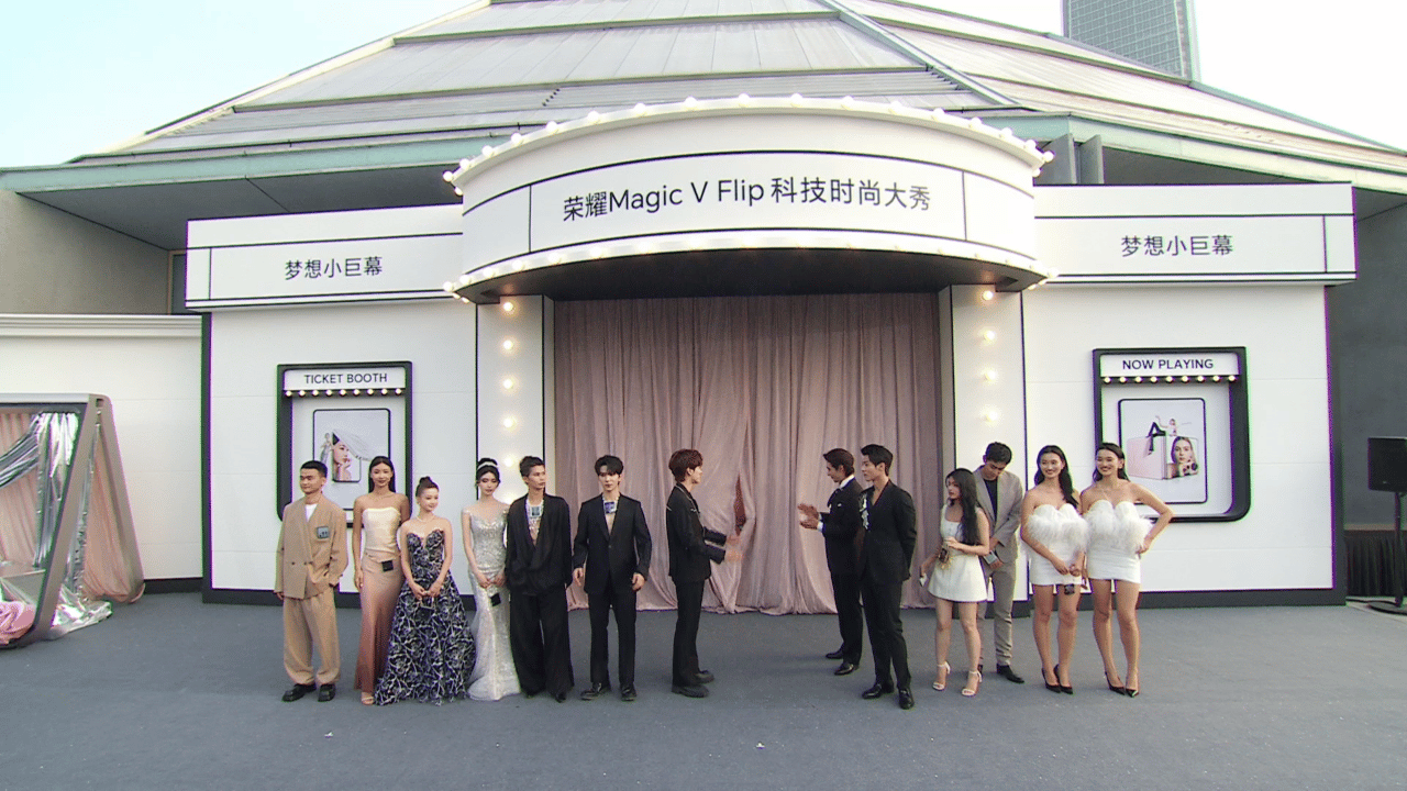 #某四字女明星红毯压轴#谁还不知道我们当红女明星loopy！我们可爱宝贝也是上科