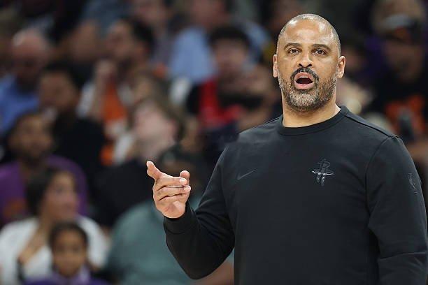 别的队已经提前轮休主力了，对面爱德华兹出场了也只打了27分钟，火箭这边一个41分