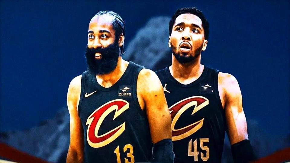 快船这球输得真冤，13分领先优势竟然被老将霍福德投没了。
 

比赛最后4分钟还