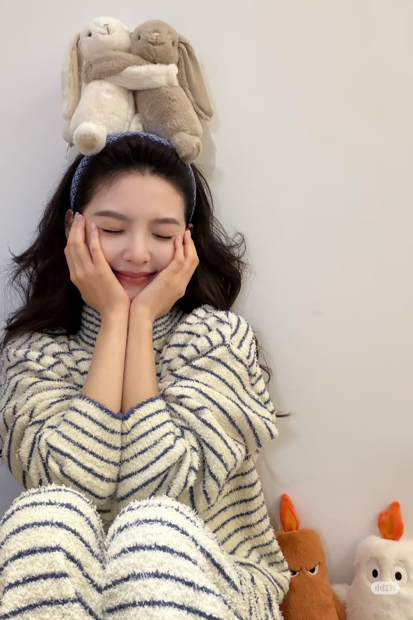 啥意思两只兔子你也要恋爱你也要结婚？ ​​​