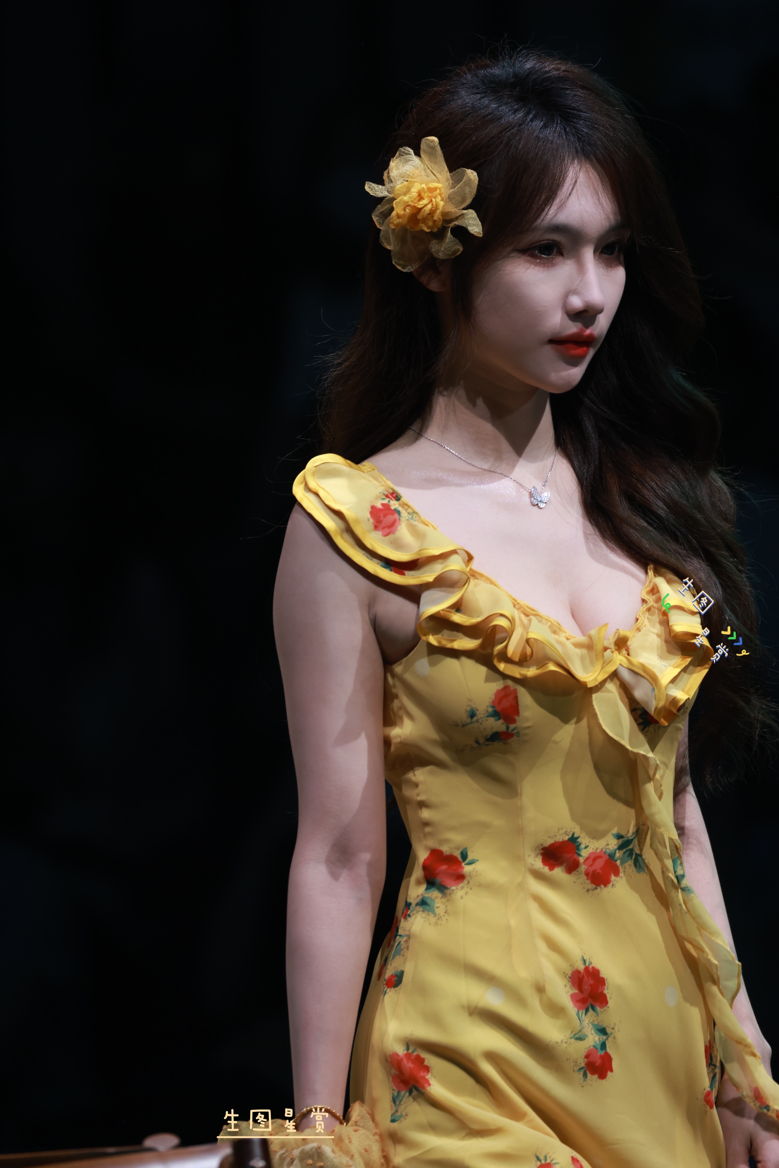 宋昕冉风尚大赏T台秀返图，一朵芬芳怒放的小黄花🌼💛 宋昕冉秀场魔女甜心 ​​
