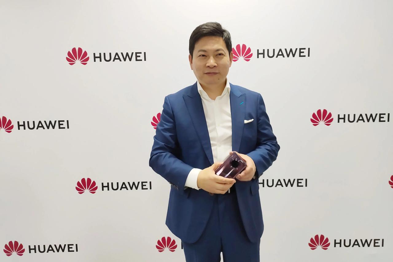 余承东虽没摊牌，
但哪个友商不是心照不宣？
这T娘不就是来捣乱的嘛，以后发布会谁
