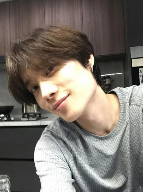 井胧自曝不敢给外甥女换尿布我们的爸爸井胧在节目里自曝的带娃日常太真实，面对外甥女