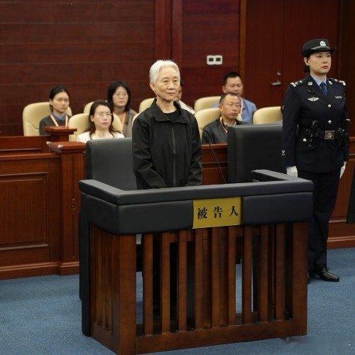 李微微一审被判无期持续关注吧！