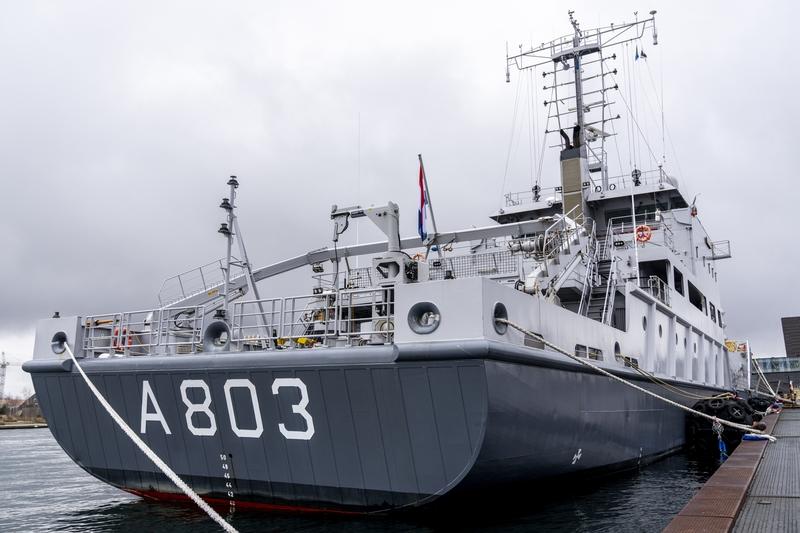 北约持续在俄乌冲突中煽风点火、支援乌克兰，这无疑是在玩火自焚。俄乌冲突已绵延数年