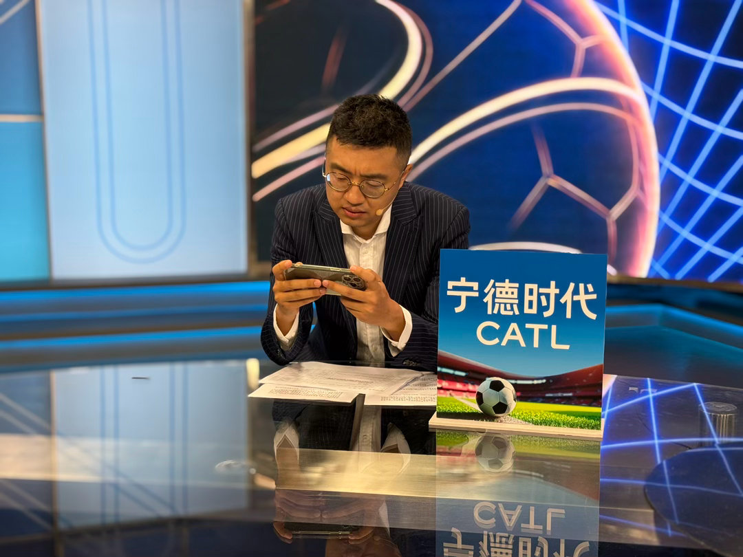 解说尤文的空闲，看会曼联这一看，更难受了富勒姆vs曼联曼联[超话] ​​​