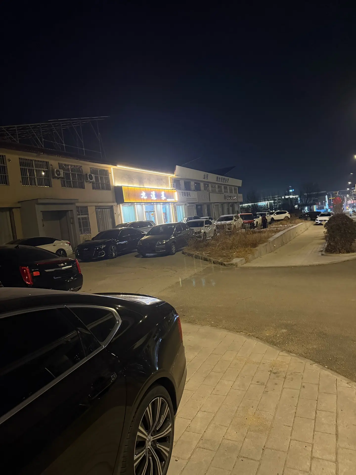 安然度岁，满路繁花，予你，予我，予至亲，2026，愿喜乐无忧，步履顺遂...