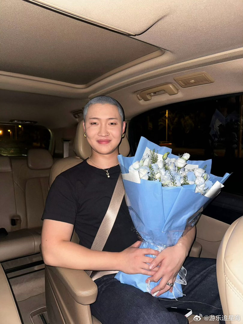 邓典回应口水歌质疑魔力歌先生音乐的本质是打动人心，不是讨好乐评人。邓典的旋律能让