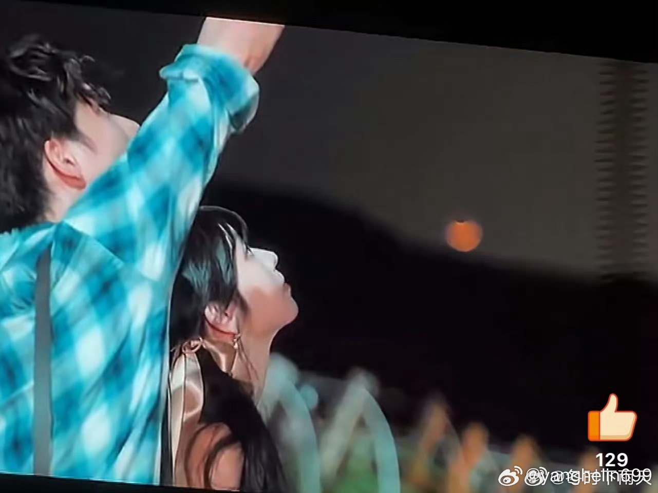 王安宇田曦薇一起看星星芒果招商会 名场面来袭，王安宇田曦薇仰望星空温情互动，每一
