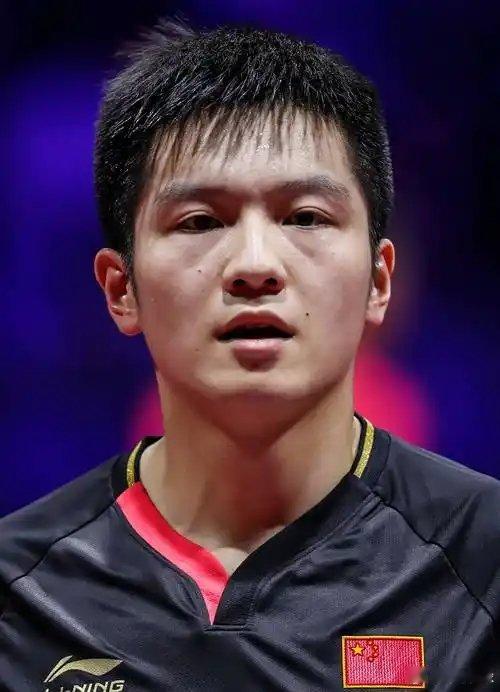 樊振东樊振东采访 樊振东：最喜欢弗洛伦蒂诺，生涯最佳瞬间是巴黎奥运会夺冠。近日，