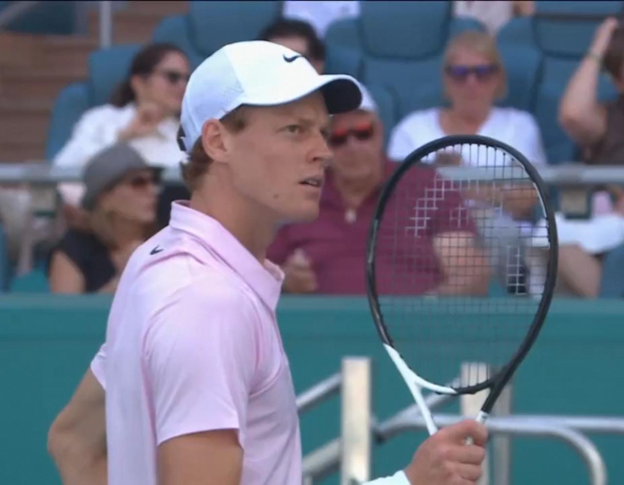 辛纳迈阿密大师赛以高达89.66%的一发得分率横扫德祖赫
        北京时