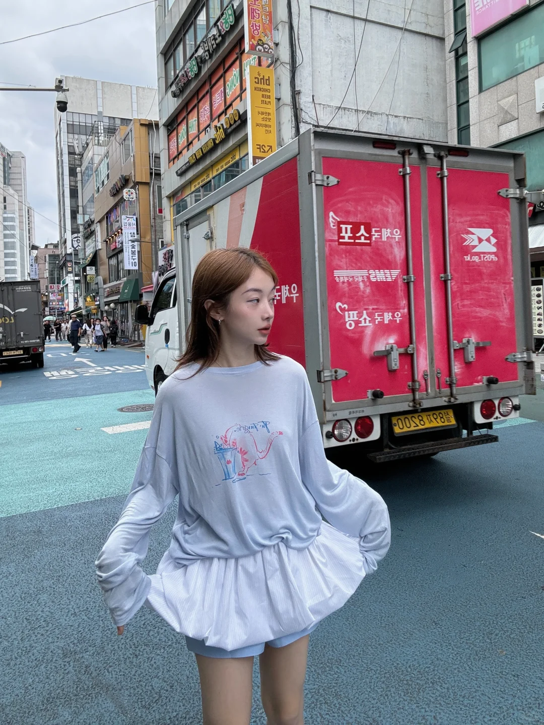 浅蓝Tee配半裙