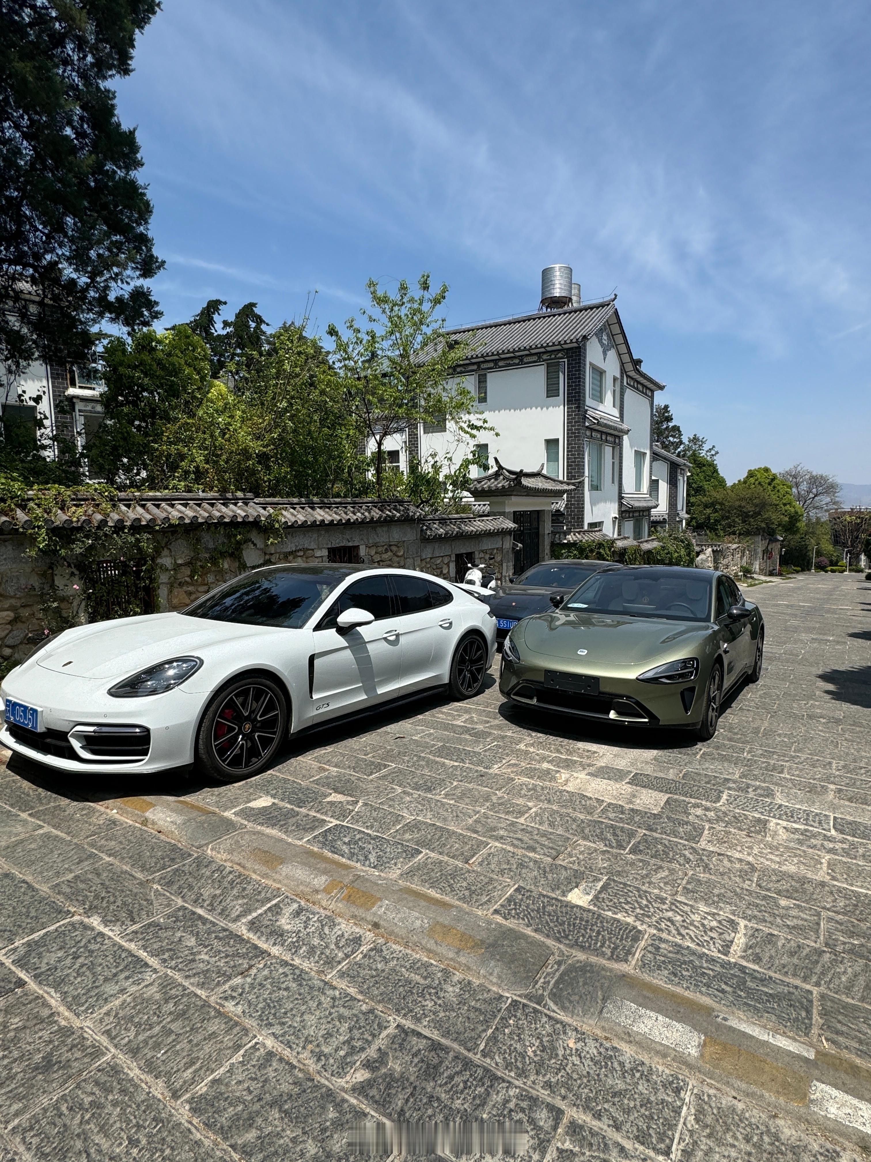 小米SU7 的魅力：两位 GTS 车主开车 40 分钟过来跟我换车，这两天家门口