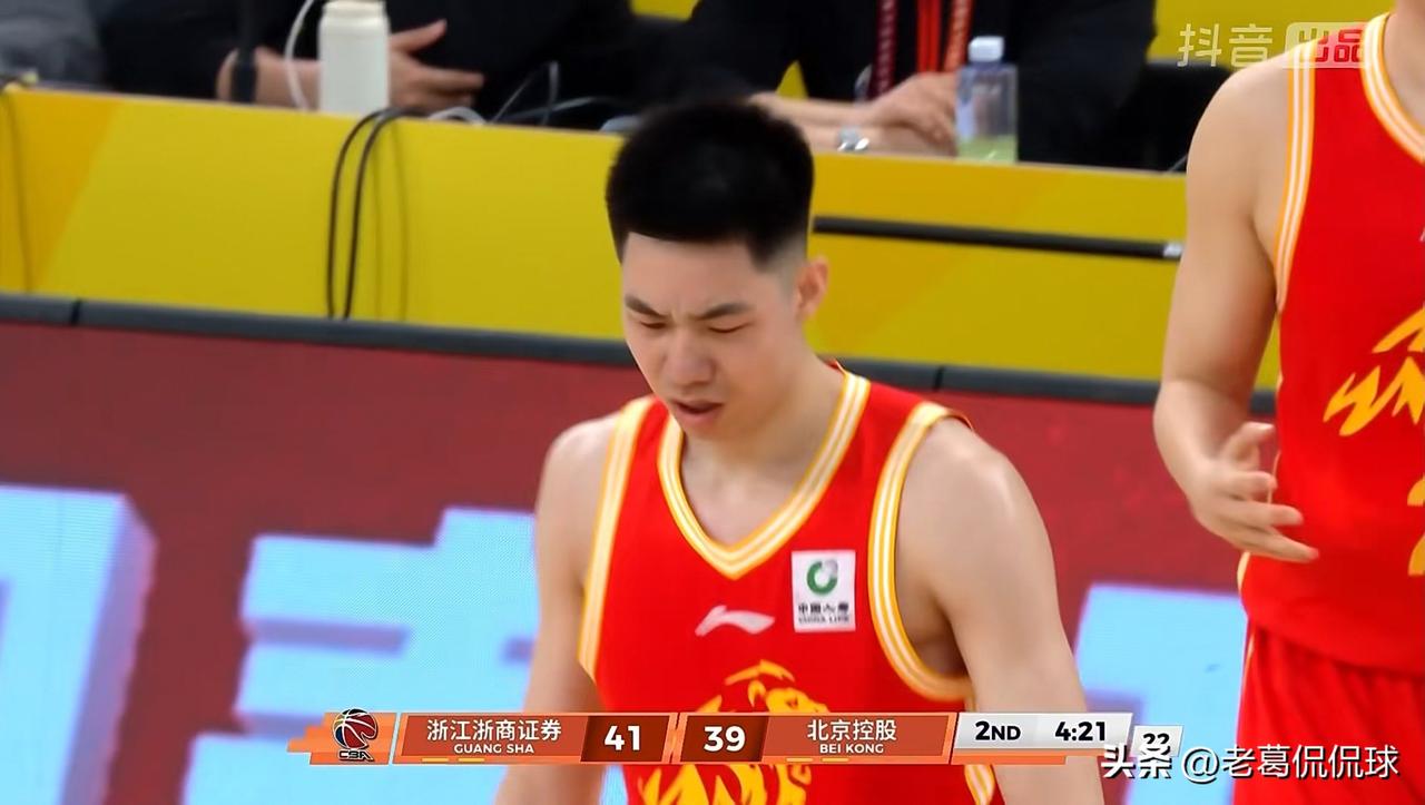 我必须要大赞浙江浙商证券大将朱俊龙！在今天浙江浙商证券主场以97：86战胜北京控