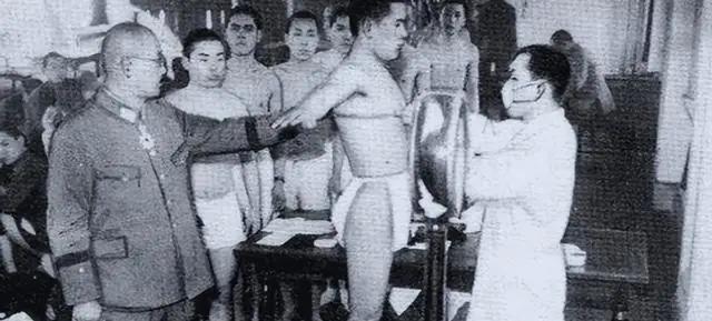 独属于美国女兵“玩物”的日本慰安夫，到底有多惨？在过去的战争中，我们常听到一类群
