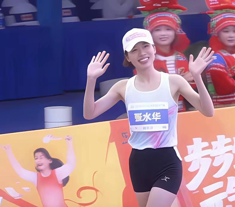 4月19日云南石屏异龙湖半马开跑前，“最快女护士”张水华突然退赛。表面看是旧伤复