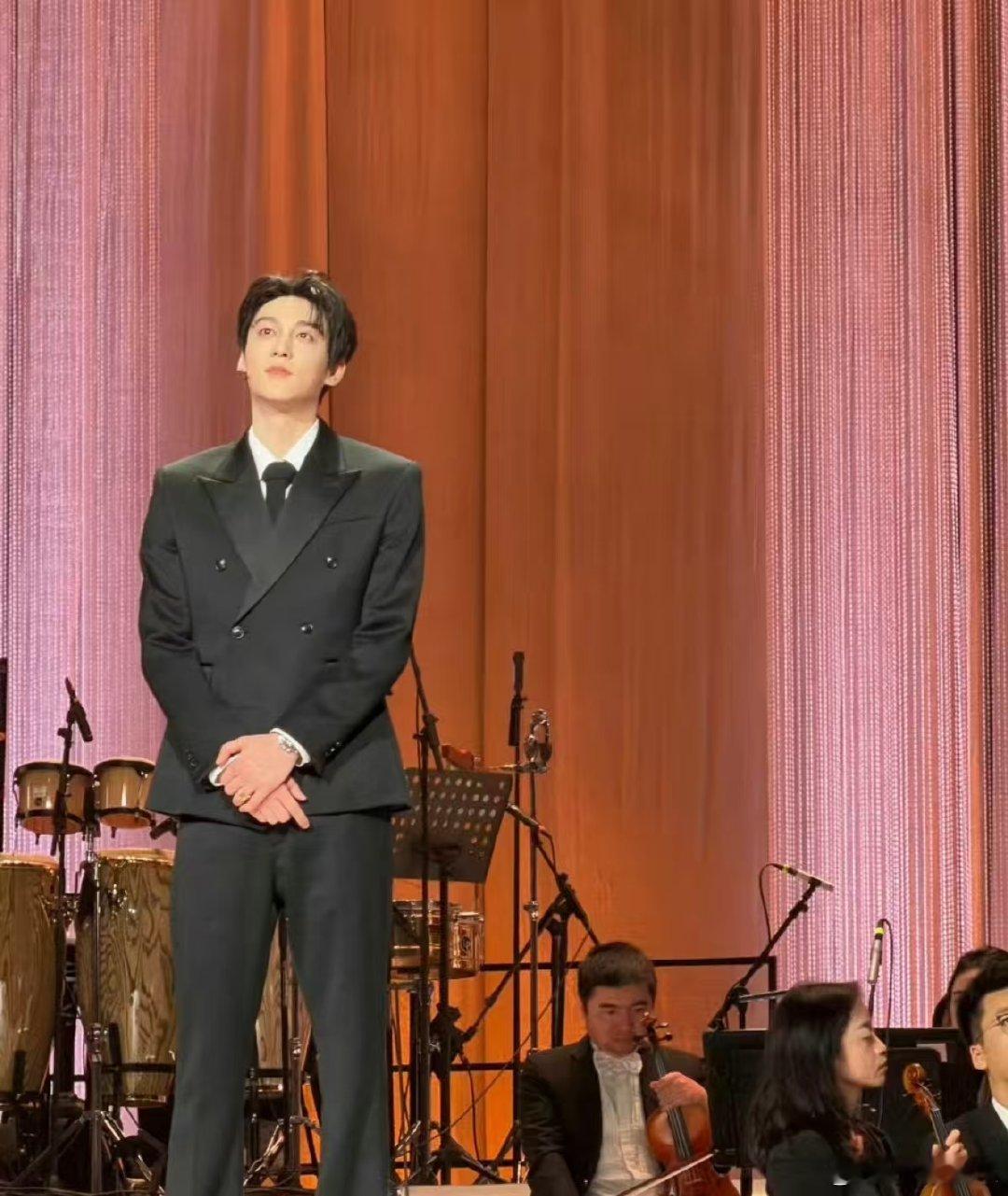 田栩宁身段没有死角田栩宁特意换掉了戒指 田栩宁直播 哥哥讲述的太棒了！口条进步巨