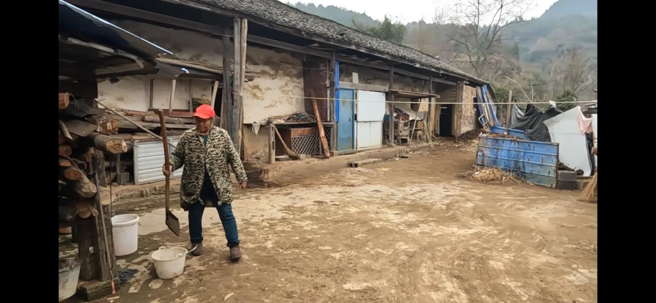 湘西大山发现六十年代的知青场
     在我们湘西有这样一个地方，六十年代的时候