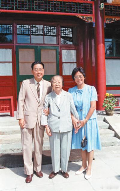 超大姐真如常青树般，关心培养了一大批晚辈 ​​​