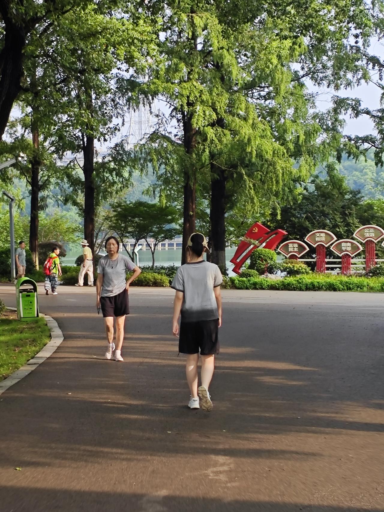“宛就是南阳，南阳就是宛”，这个说法其实混淆了汉代地名逻辑
 
在躬耕地的讨论中