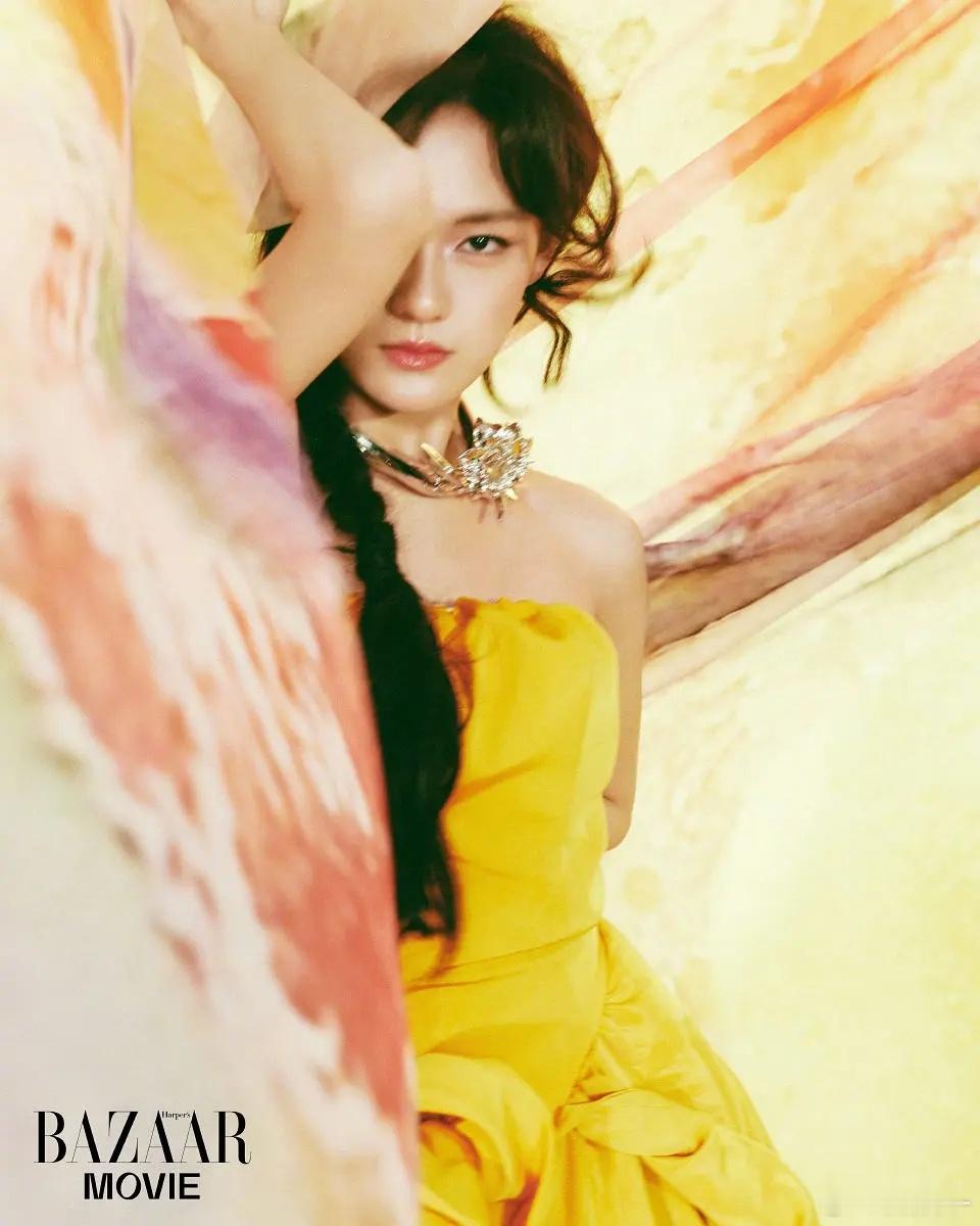 文淇芭莎电影封面，好时髦一张脸 