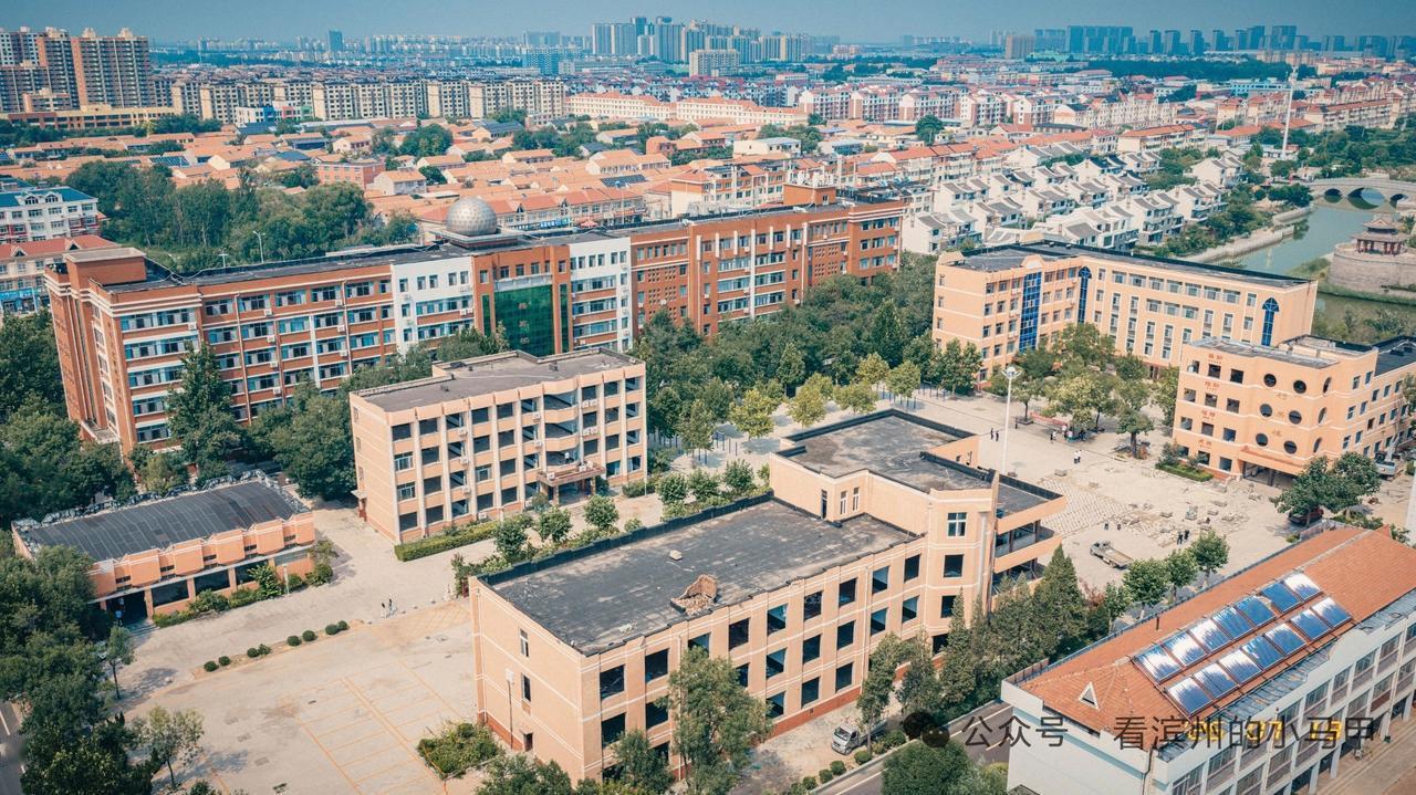滨州无棣一中四座老楼拆除，原址将新建现代化综合楼

7月19日，山东滨州无棣一中