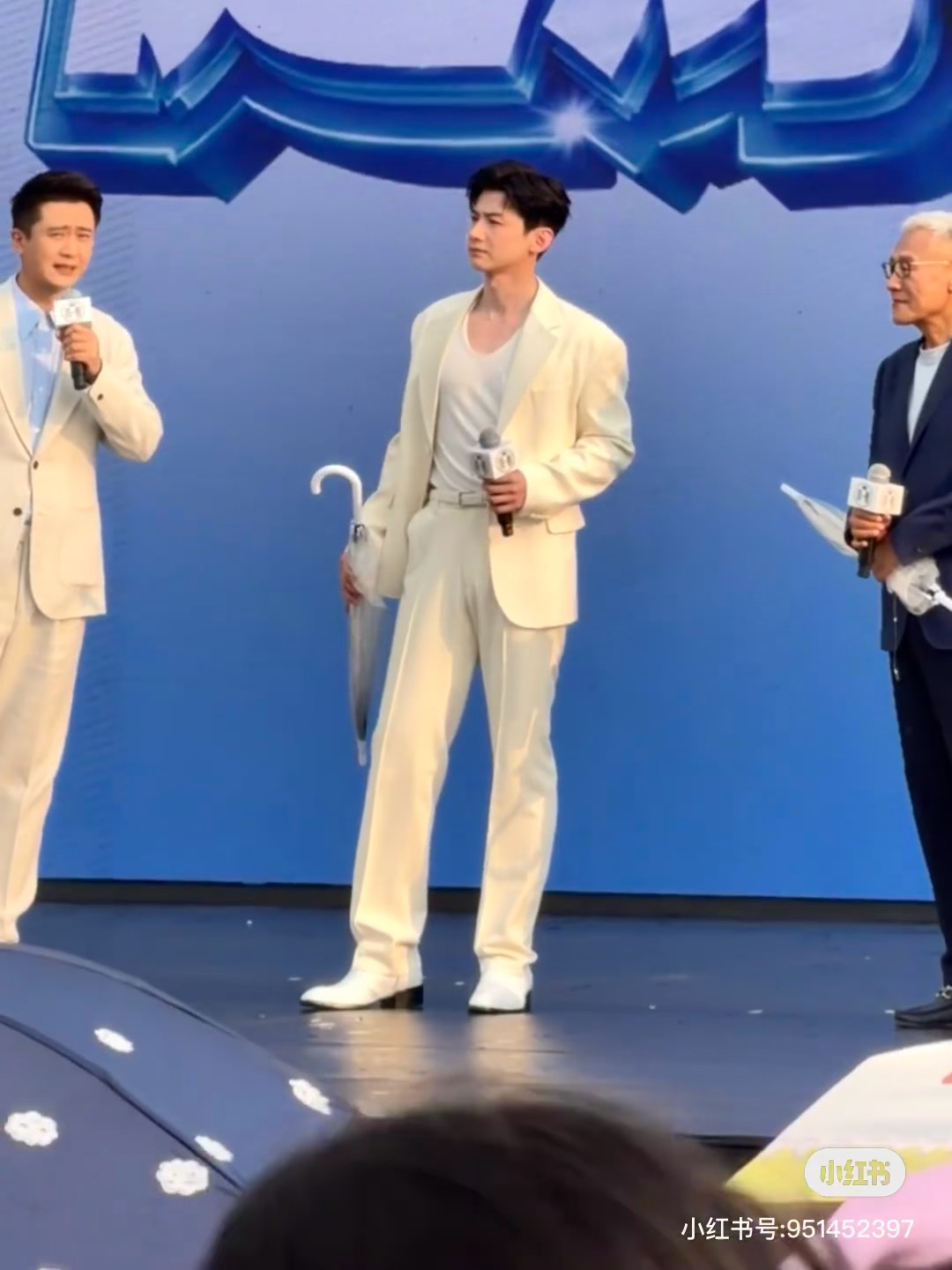 白敬亭的大胸肌根本就藏不住