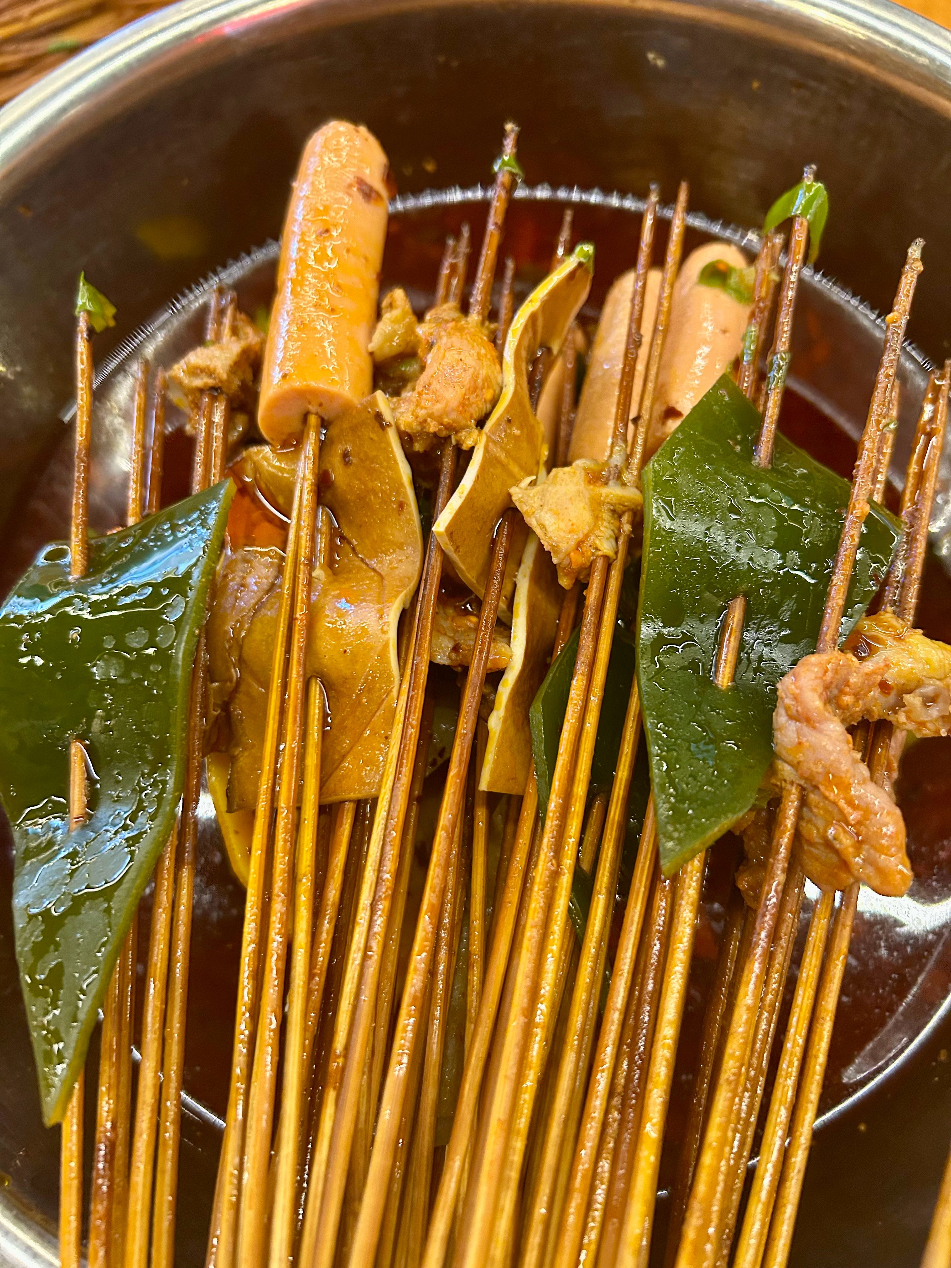 成都野生美食推荐官为您推荐：冷锅串串🍢 