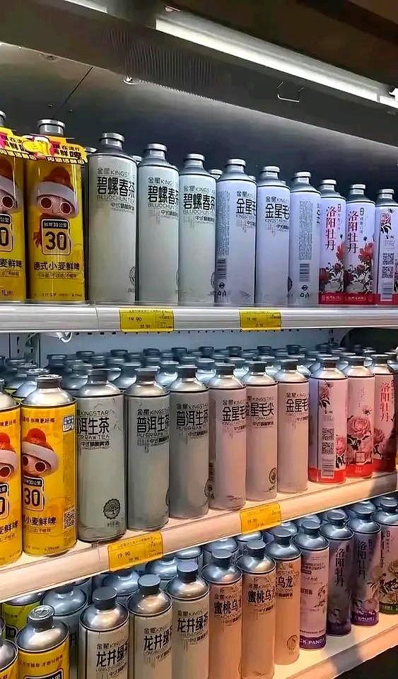 不知道什么时候开始，超市里面多了许多这种铁罐的啤酒，外表看上去挺高大上的，买来一