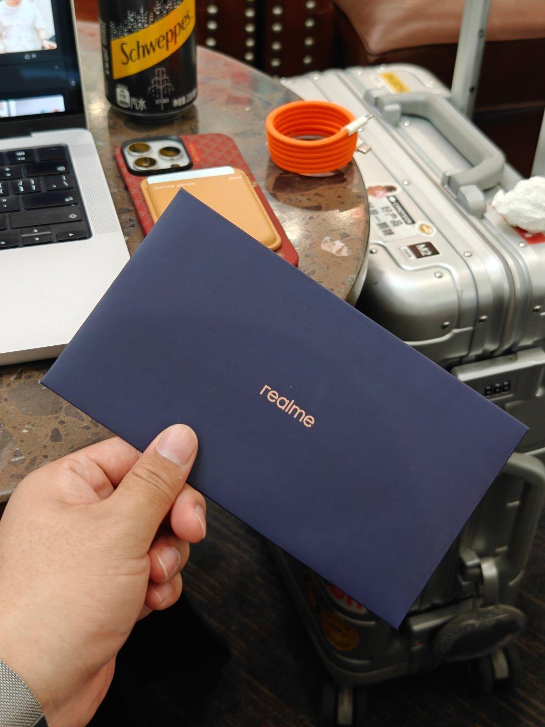 期待一下 2 月 27 日的真我 12 Pro 系列发布会。这次邀请函的关键词应