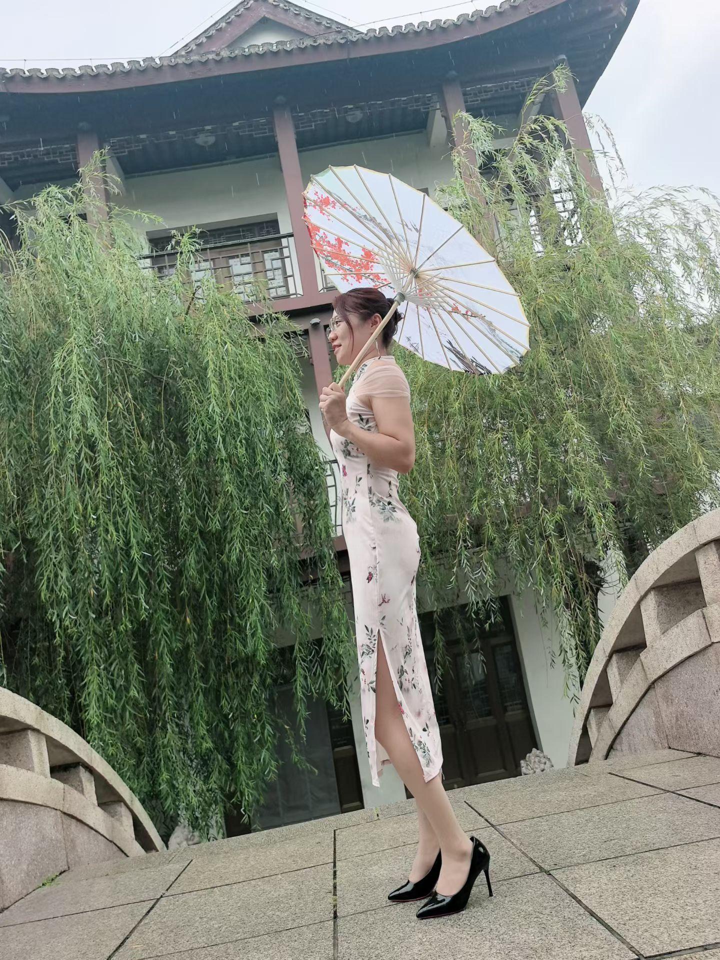 打卡100卷腹，20分钟爬楼机。点个赞👍