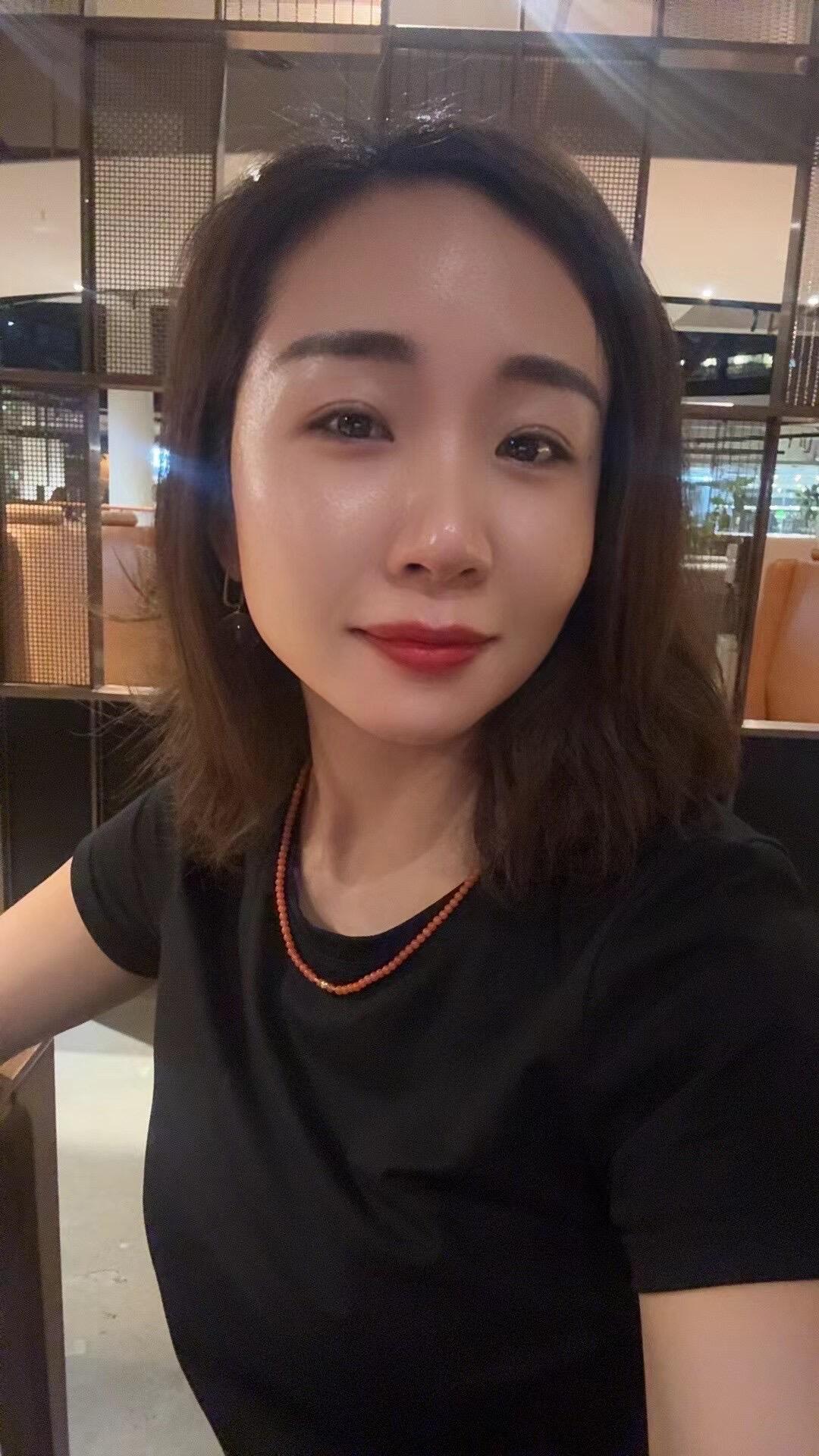 这种极品人妻，一看表情就很有韵味啊！