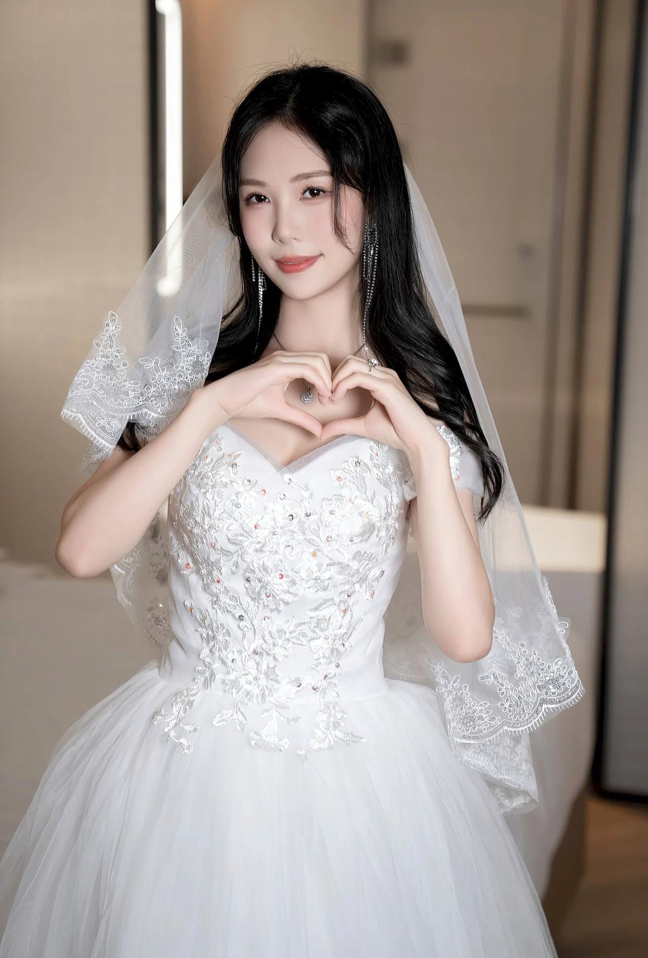 纯洁的婚纱高清美女 高雅气质美女 美女欣赏图片