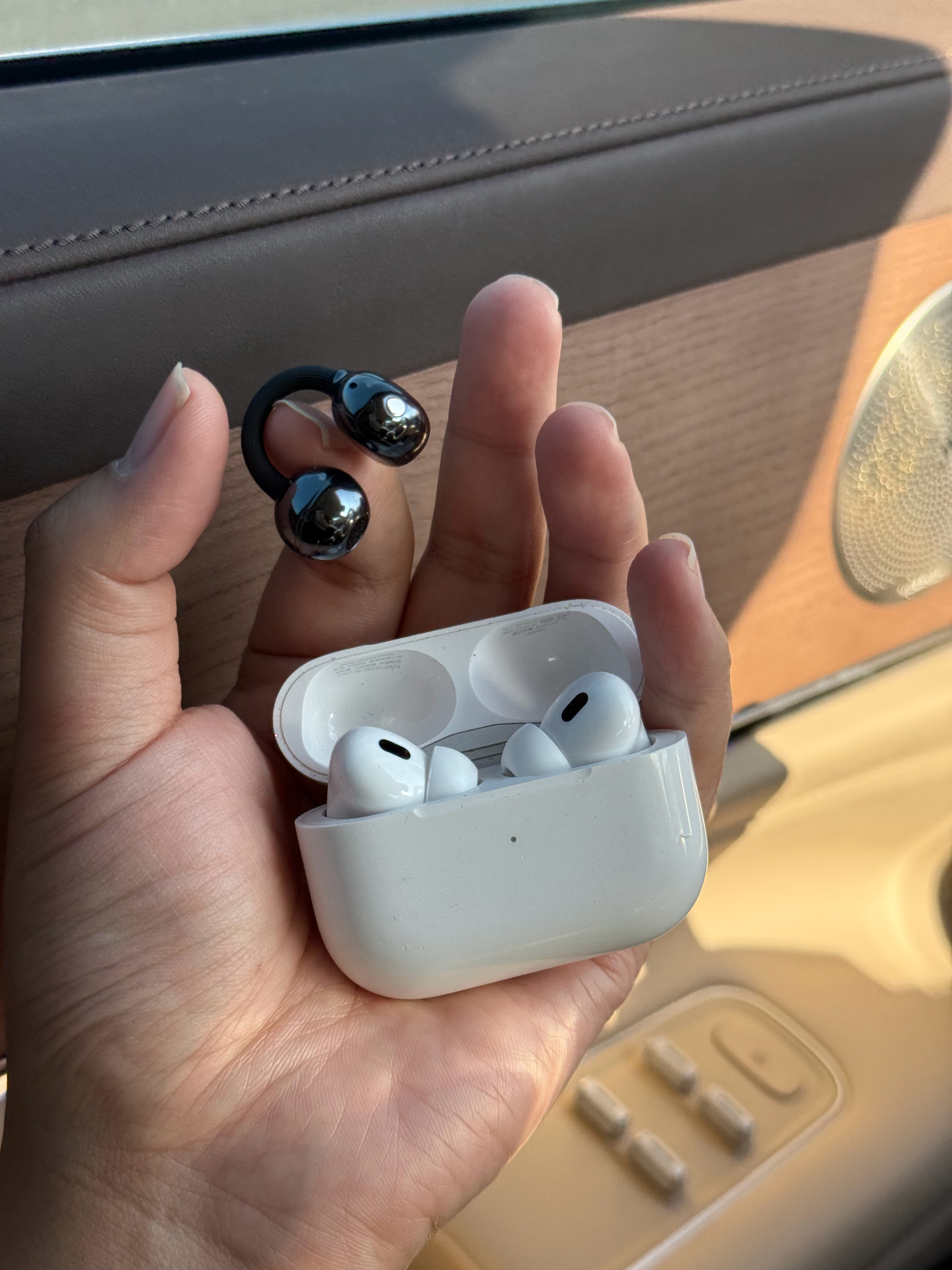 耳机市场轻量化就是关键，肯定有很多博主跟我一样有了华为耳夹耳机后其他耳机就吃灰了