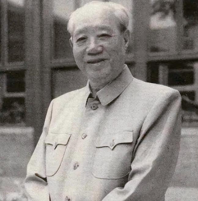 1979年，有人建议保留汪东兴的职位，但是陈云认为，即使他继续担任，全国上下也不