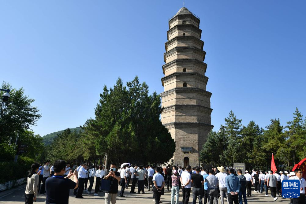 伟大征程丨党的七大：把毛泽东思想写在党的旗帜上