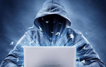 在网上曝光他人手机号身份证号违法吗