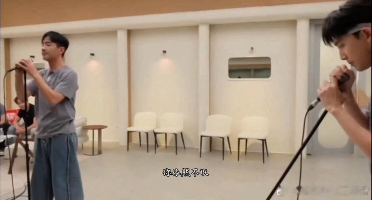 张睿一公小考 明明是没有选歌权的危险组，却把《抽离》唱出了超出预期的质感，熬夜打