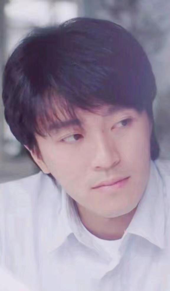 原来时光悄悄在您身上留下了痕迹，但是在我心中您依旧是那个带给我们欢乐的星仔，真的