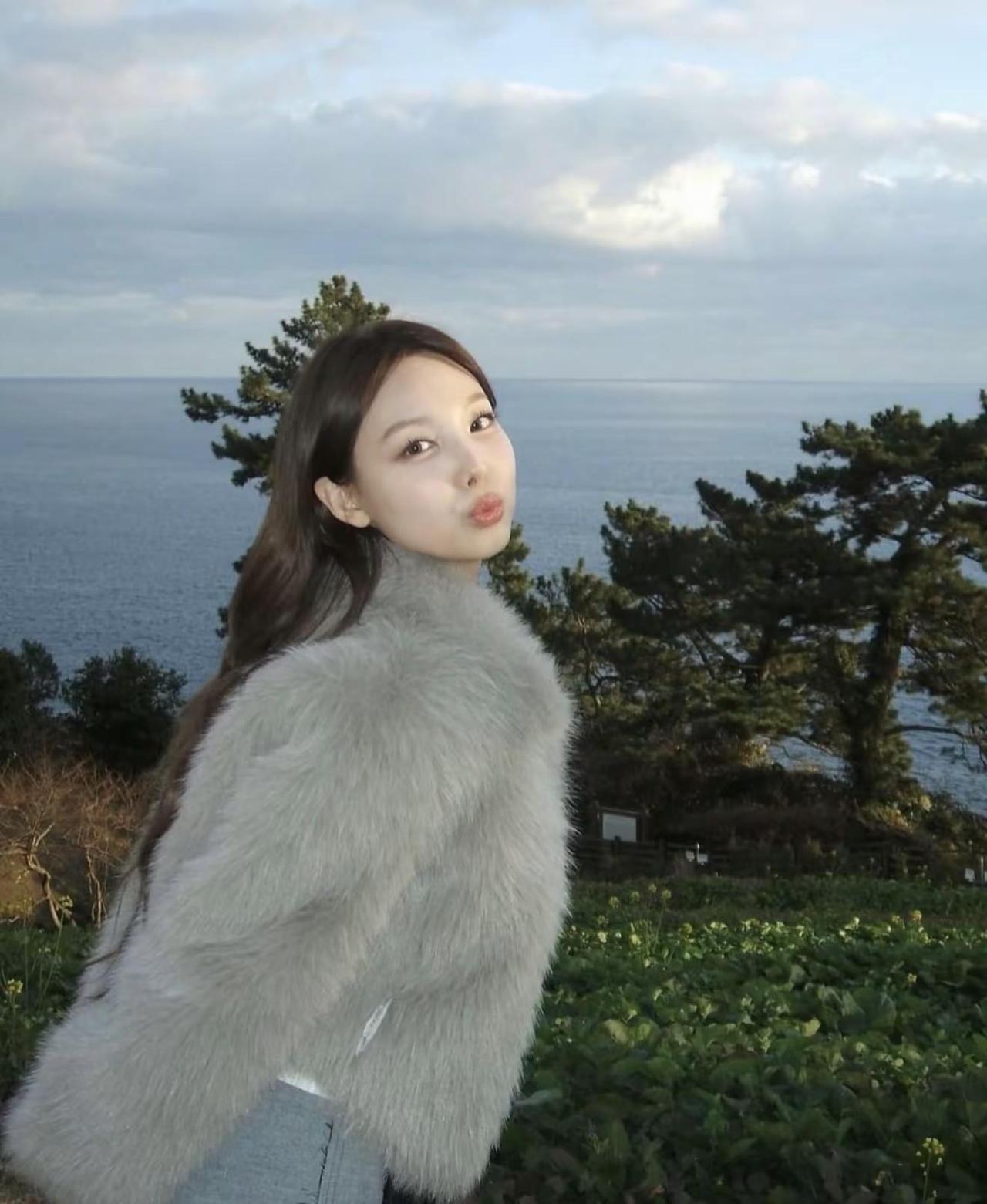 明星包圆的环保皮草 让我心动了。韩国爱豆 韩女同款 韩系穿搭 韩国小众