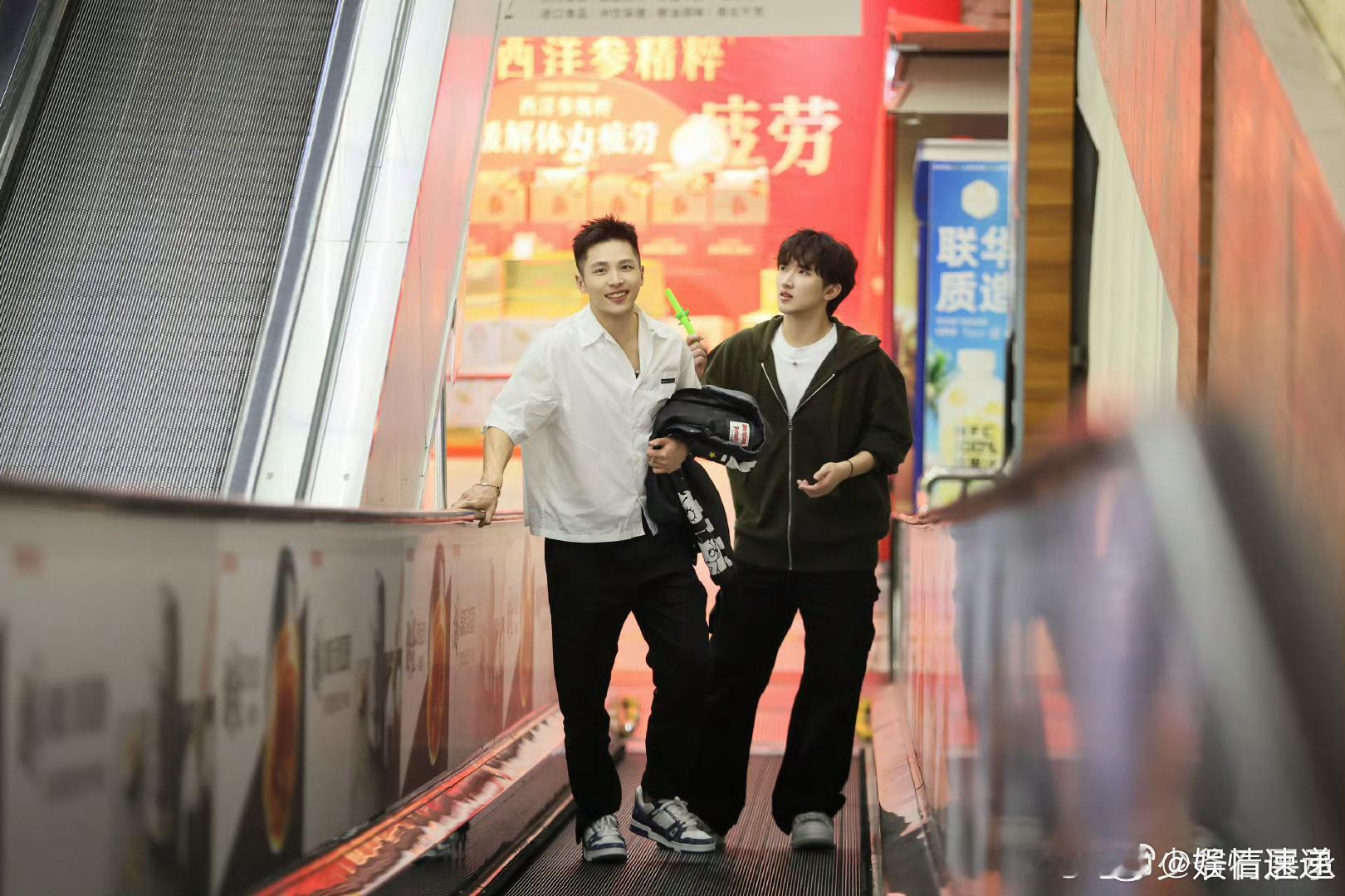 毛巾少爷对赢二叔这件事很在乎毛巾少爷现在的生活重心：吃饭睡觉赢二叔。连刷牙都不忘