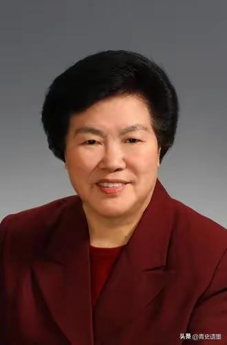 郝建秀，女，汉族，1935年11月生，山东青岛人，1954年5月加入中国共产党，