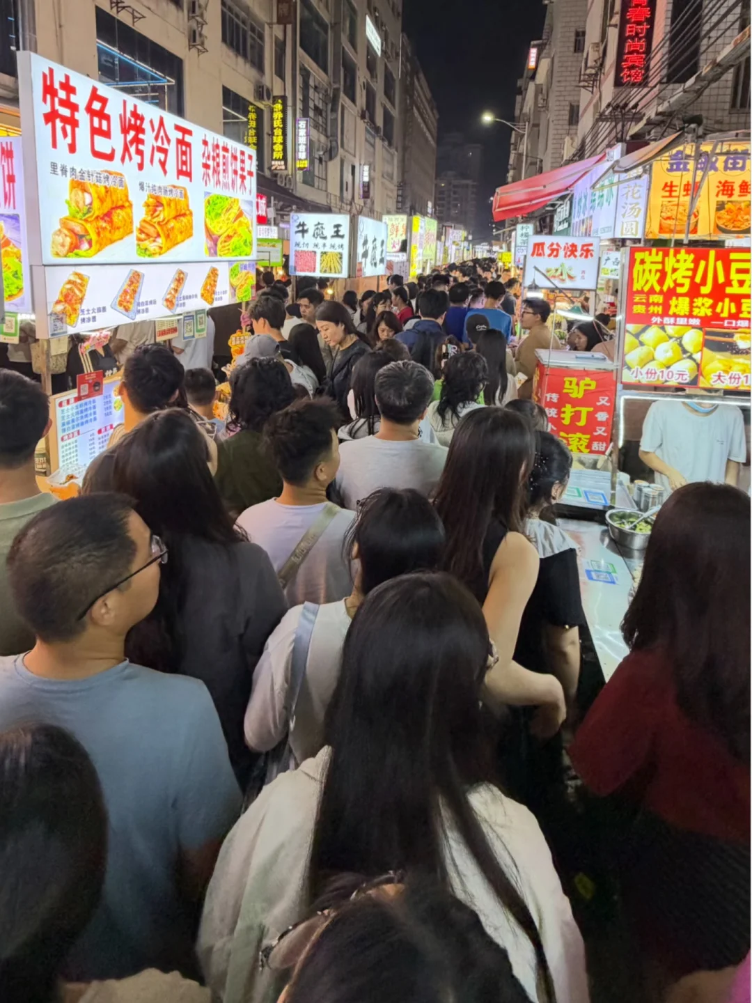 广西南宁。。。这就是五一的威力吗。。。😦😦😦