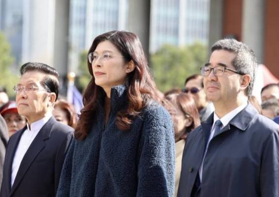 这次我忍不住给郑丽文点赞。8月28日，国民党郑丽文以个人名义向西藏灾区捐款200