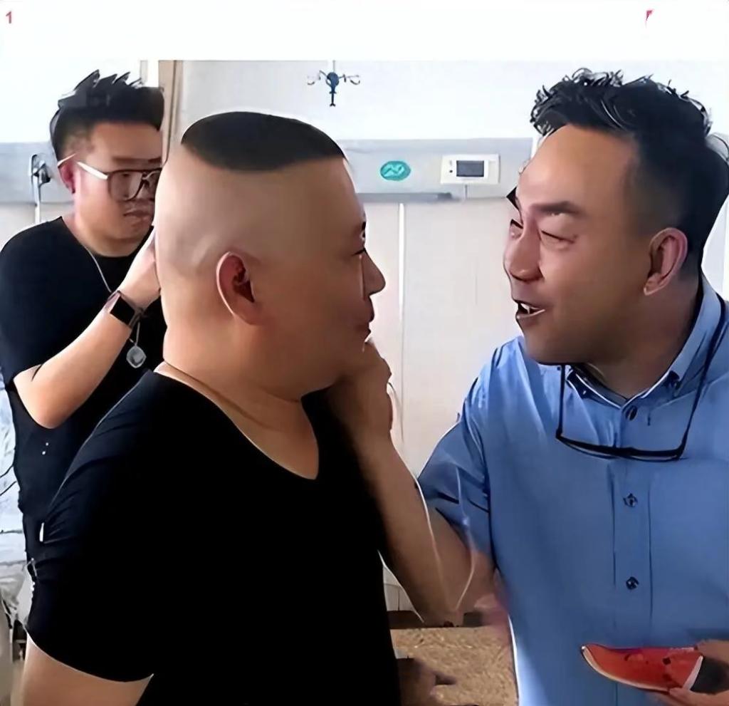 杨议直播公开点评郭德纲，引发网友热议
 
最近郭德纲武汉演出一事闹得沸沸扬扬，8